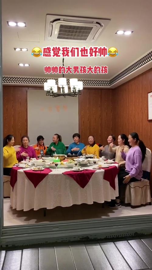 餐桌：家庭情感与文化交融的温馨舞台