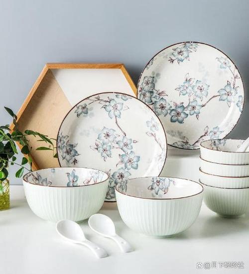 餐具：承载饮食文化的多样器具