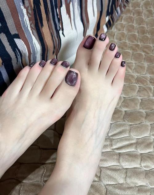 探索足部美甲的奥秘：艺术与护理的完美结合