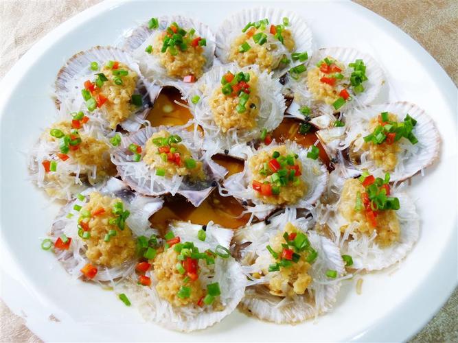 蒜蓉粉丝蒸扇贝：舌尖上的鲜香盛宴