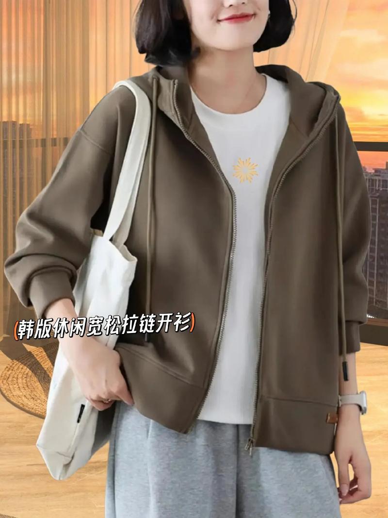详细阅读:拉链元素:时尚穿搭中的点睛之笔 拉链元素:时尚穿搭中的点睛之笔
