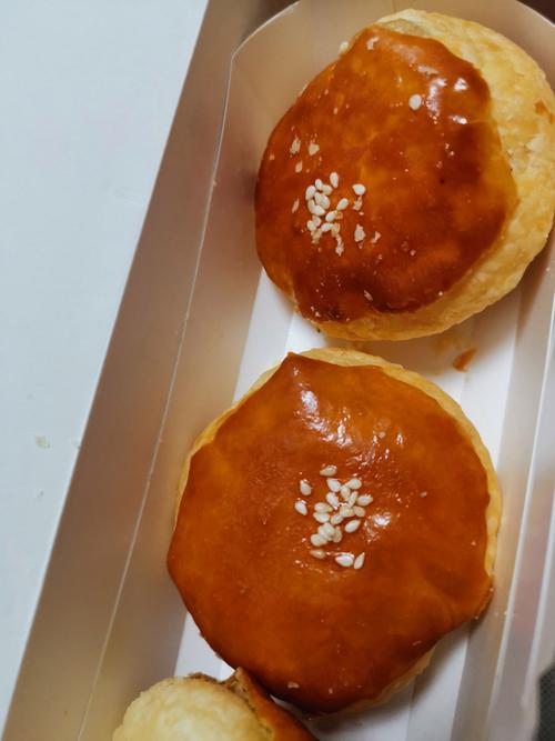 老婆饼：传统美食背后的深情与传承