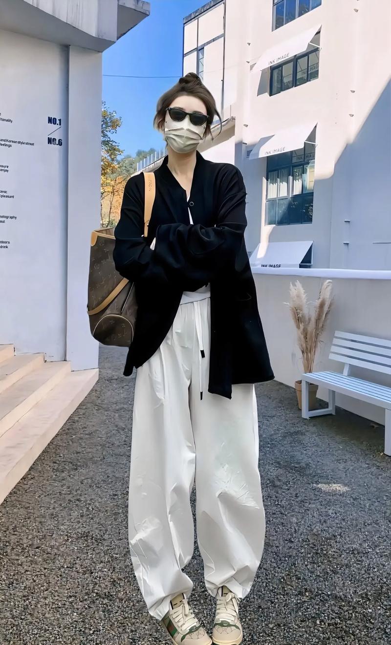 适度宽松时尚穿搭：展现自在与个性的魅力