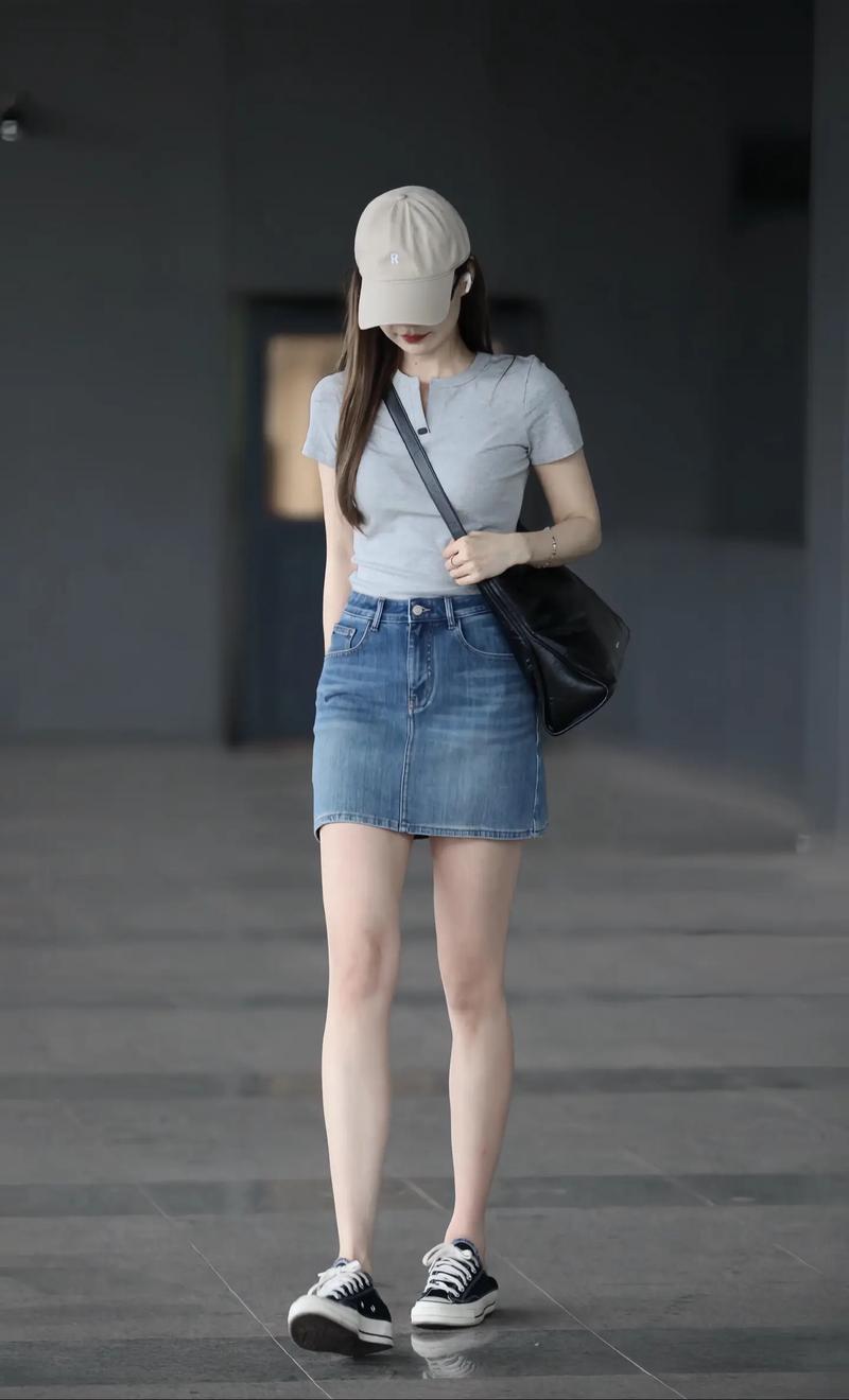 短款时尚穿搭：展现个性与魅力的绝佳选择