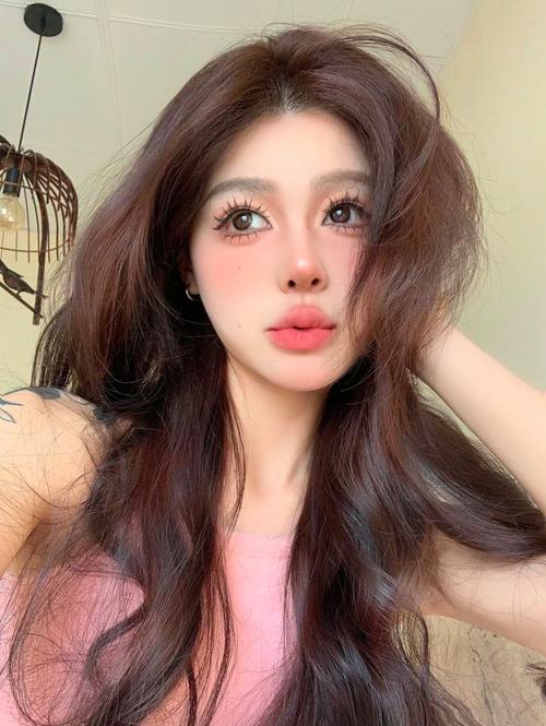 约会妆容全攻略：打造迷人魅力，让他一眼心动
