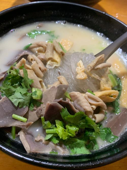 鸭血粉丝汤：舌尖上的江南韵味