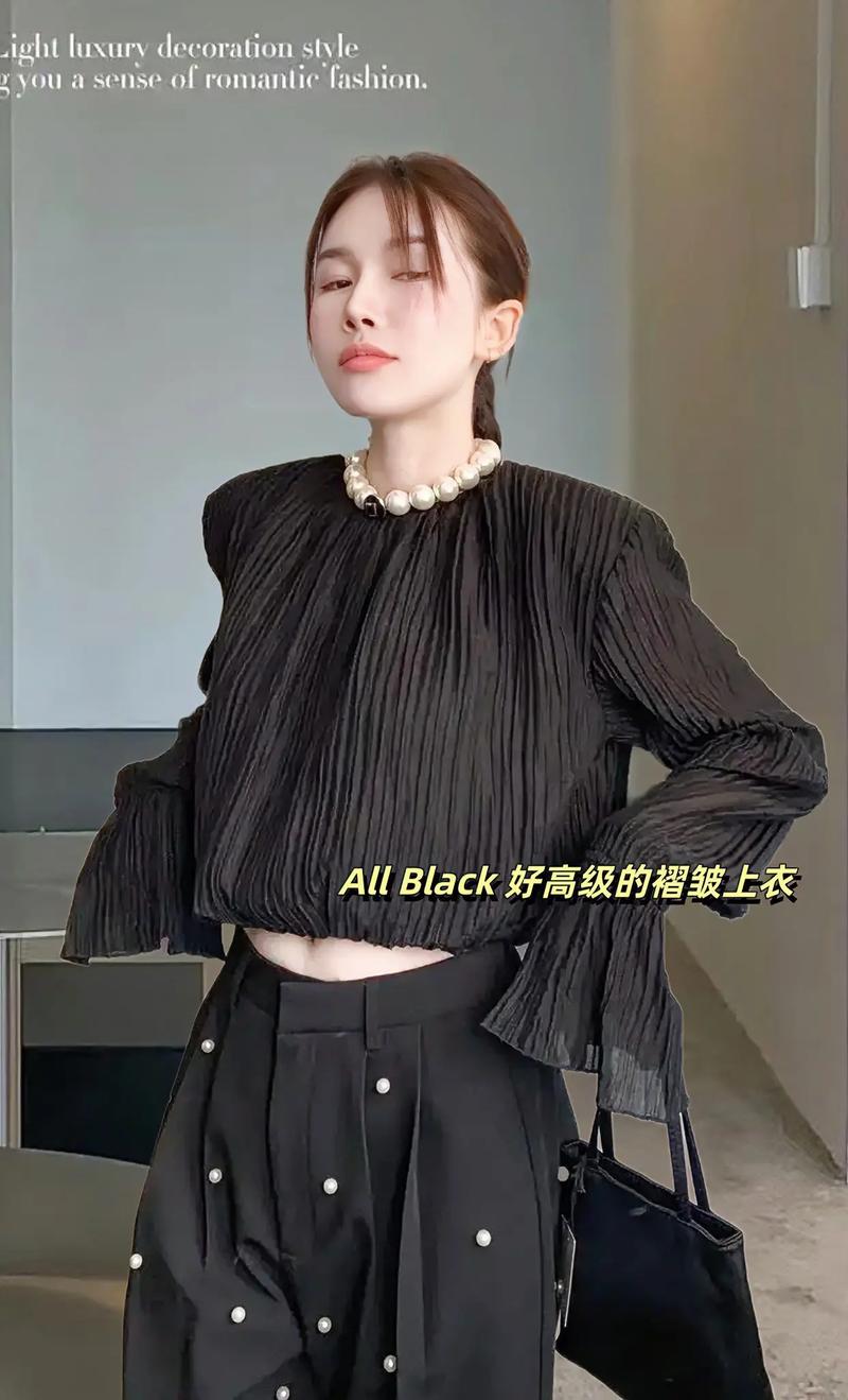 大喇叭袖时尚穿搭，解锁多元风格魅力