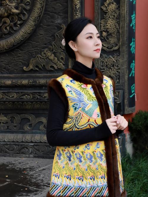 丝线刺绣：时尚穿搭中的点睛之笔