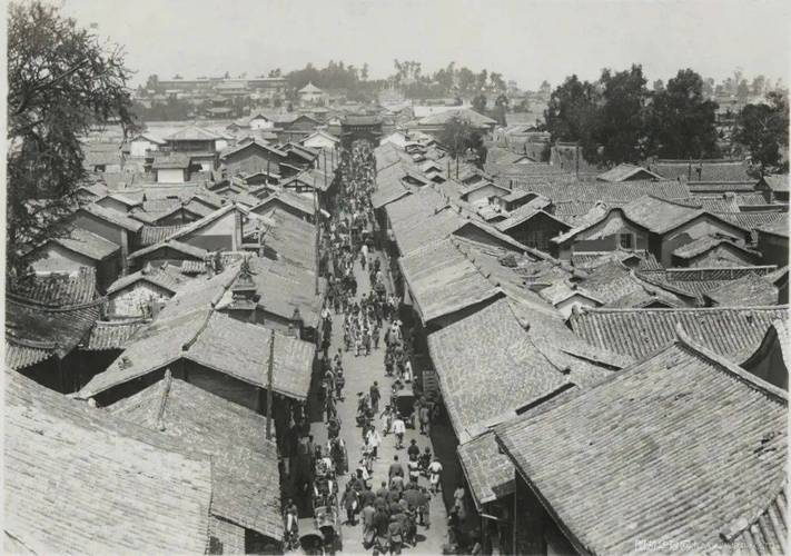 西玉龙街：历史与现代交织的独特画卷