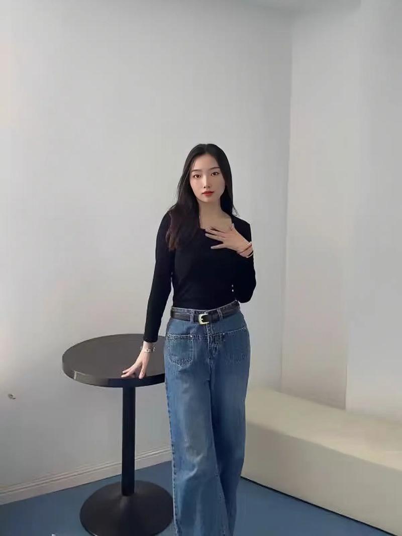 详细阅读:腰带收腰时尚穿搭:打造迷人曲线,展现独特魅力 腰带收腰时尚穿搭:打造迷人曲线,展现独特魅力