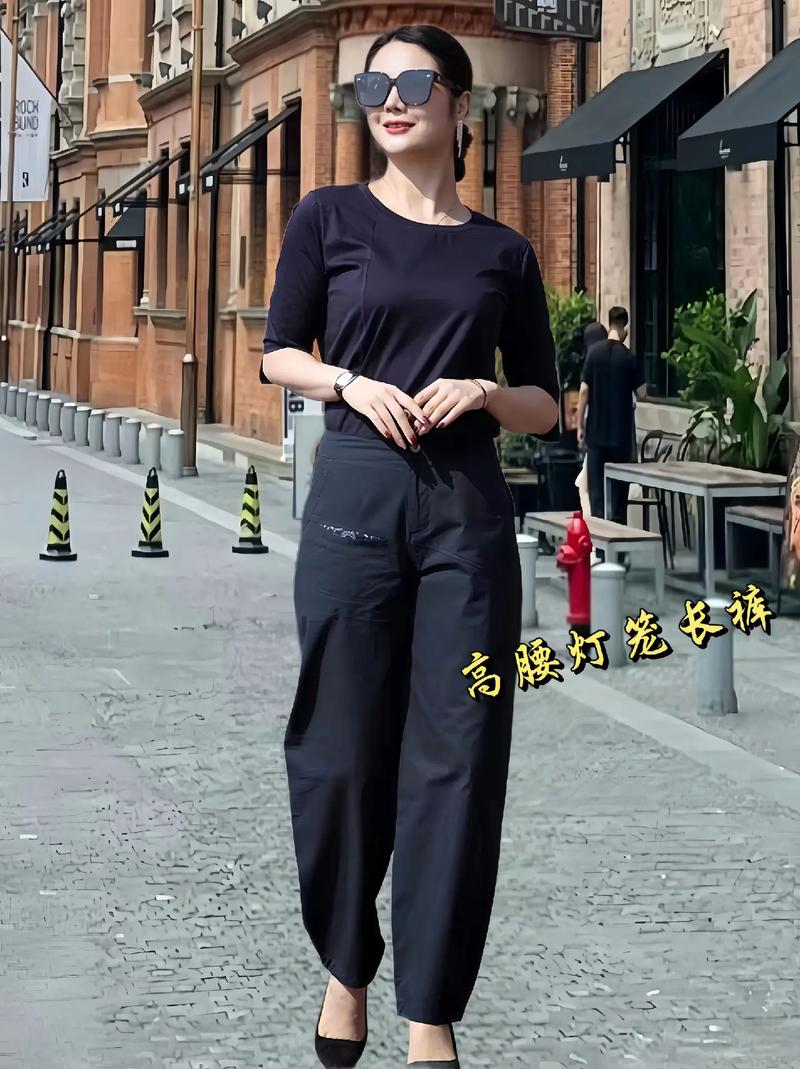 灯笼裤设计时尚穿搭：点亮你的独特风格