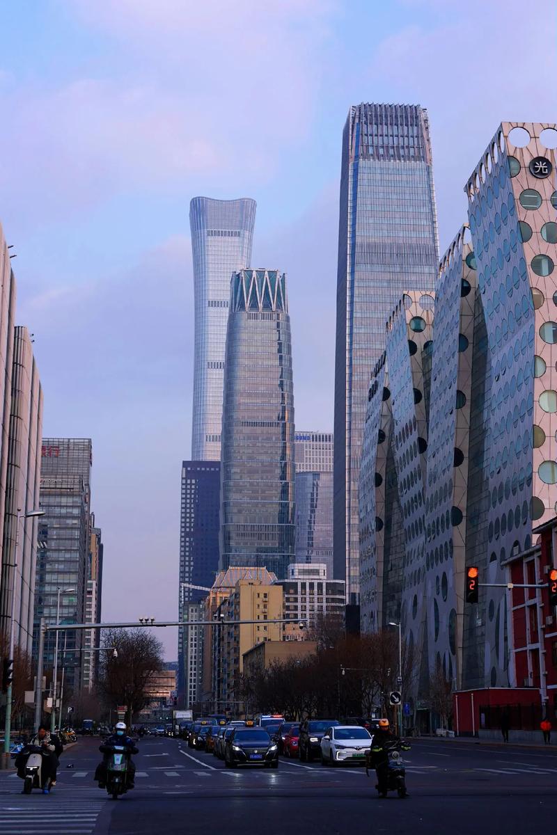国贸商城：繁华都市中的多元商业地标