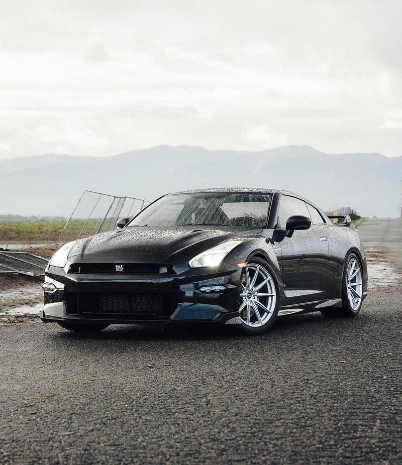 日产 GT-R：传奇超跑的辉煌与传承