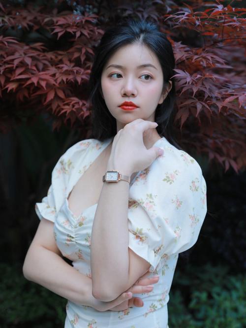 手腕绑带：时尚穿搭中的点睛之笔