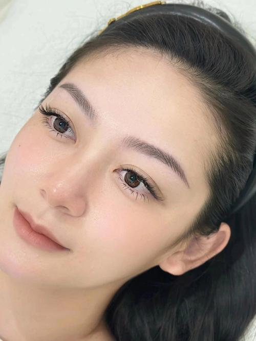 眉妆显色度：提升气质的点睛之笔