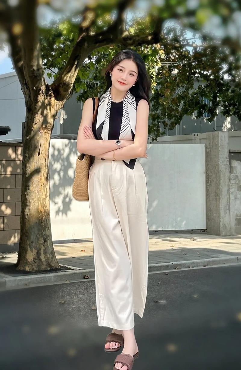 简约穿搭风格：时尚与舒适的完美融合