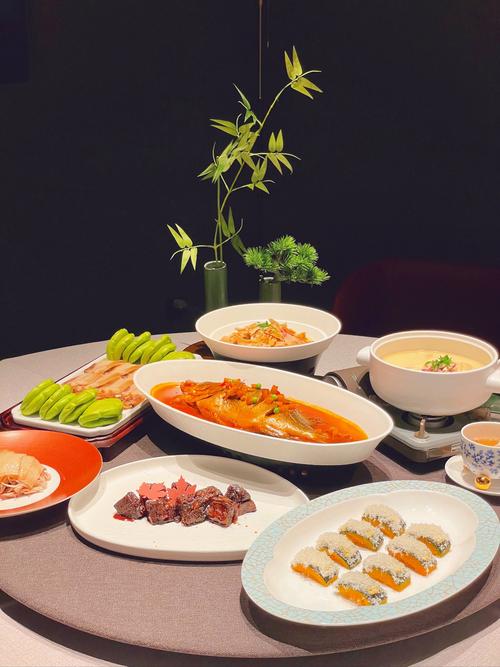 中式午餐：舌尖上的中式风华，味蕾的午间盛宴