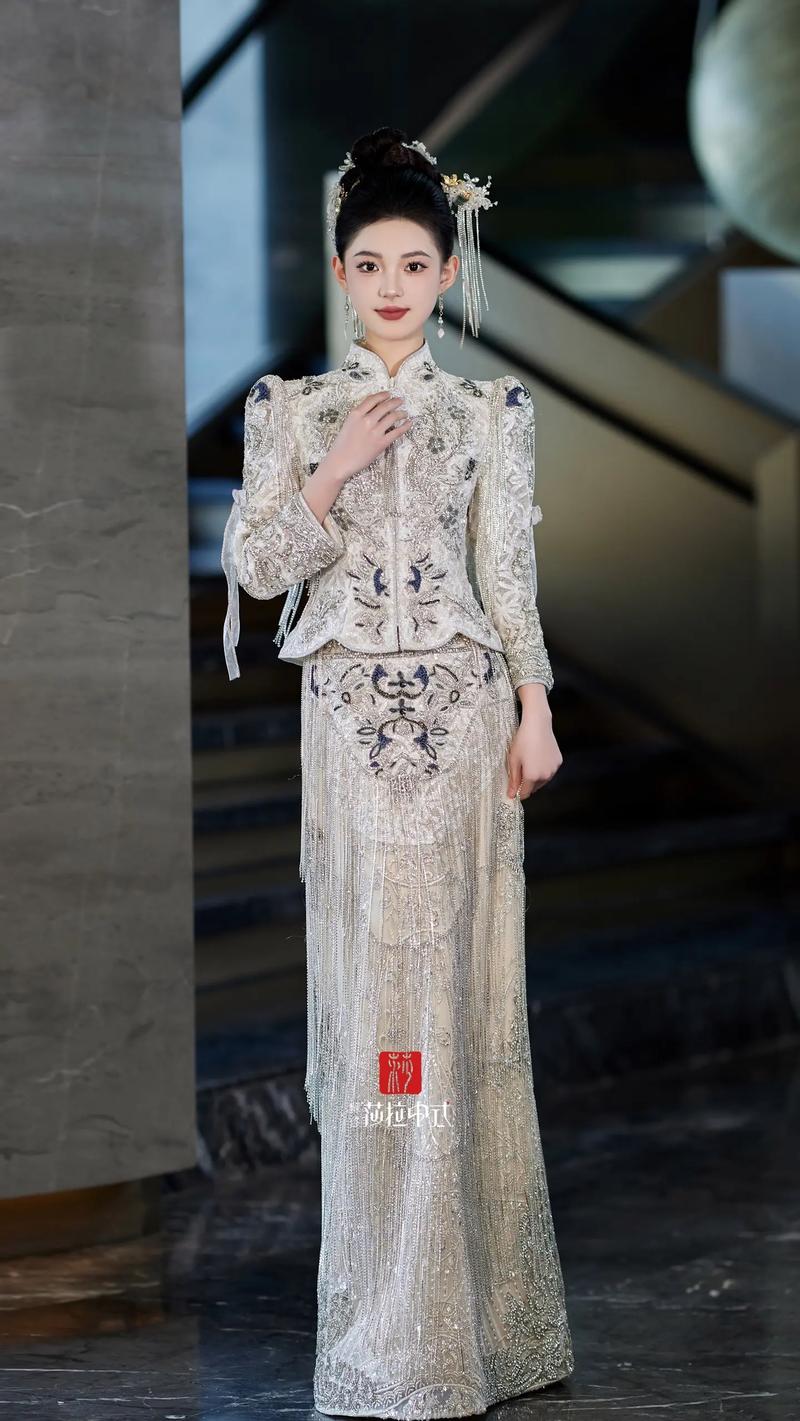 丝线刺绣：时尚穿搭中的点睛之笔