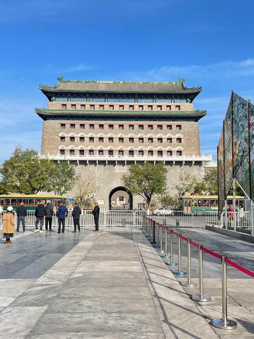 正阳门及箭楼：北京中轴线上的璀璨明珠