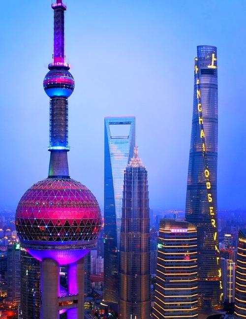 东方明珠：上海的璀璨地标与时代华章