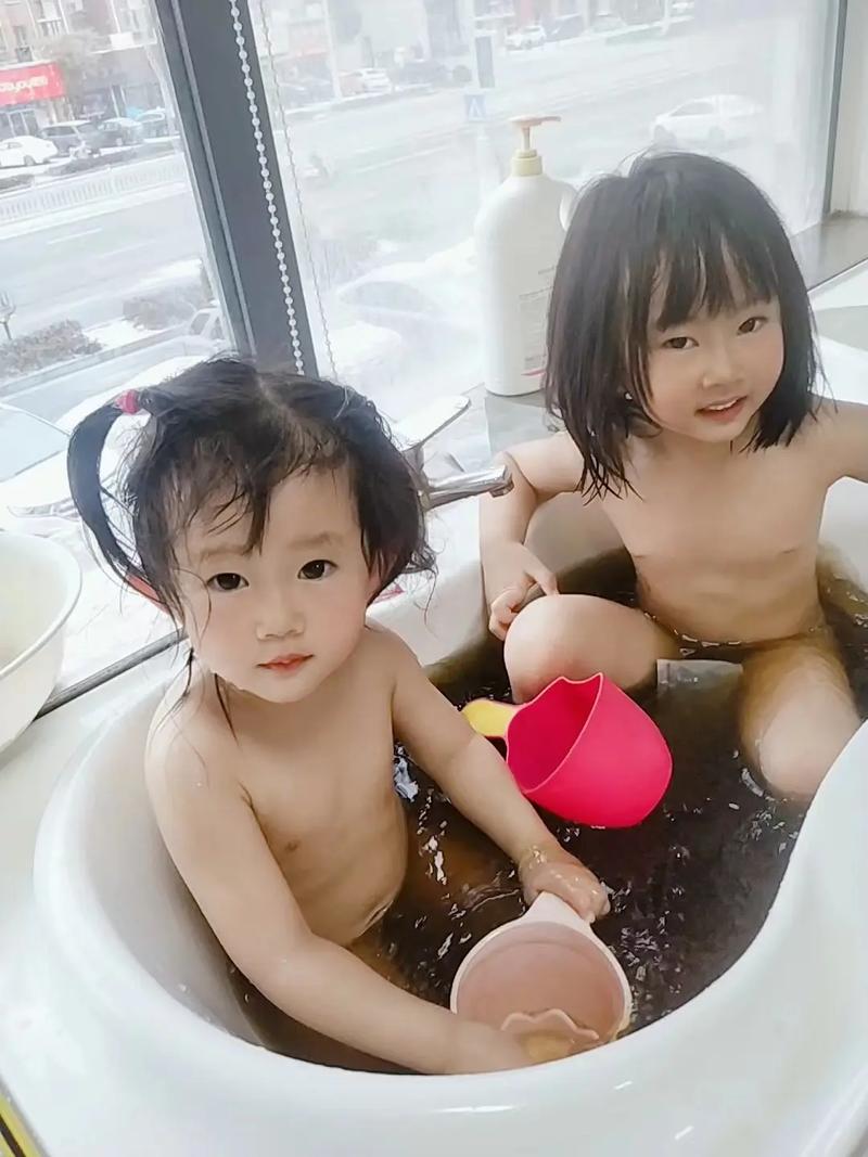 宝宝洗澡的温馨时光：呵护宝贝肌肤，共享亲子欢乐