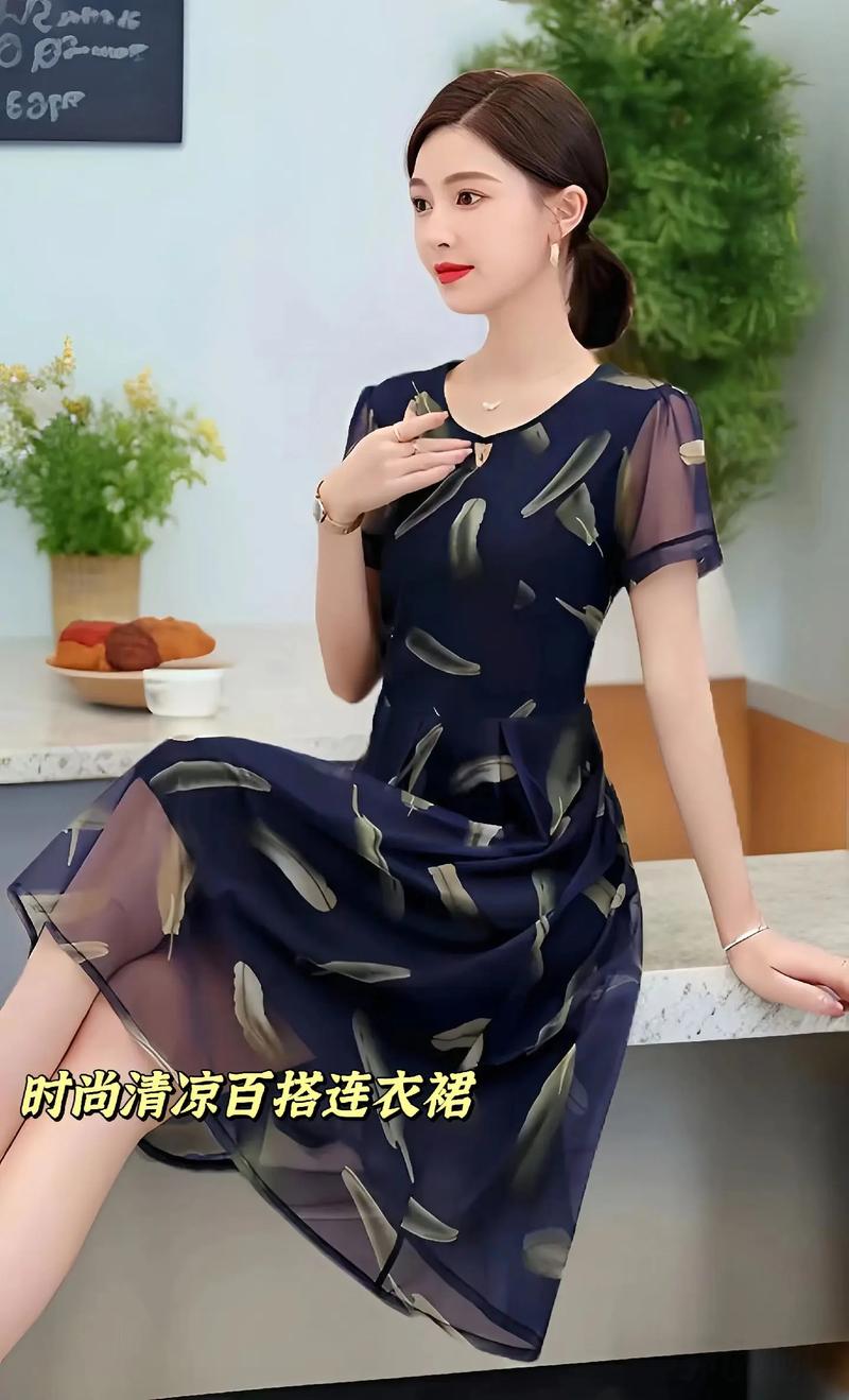 时尚先锋：现代简约印花穿搭，引领潮流新风尚