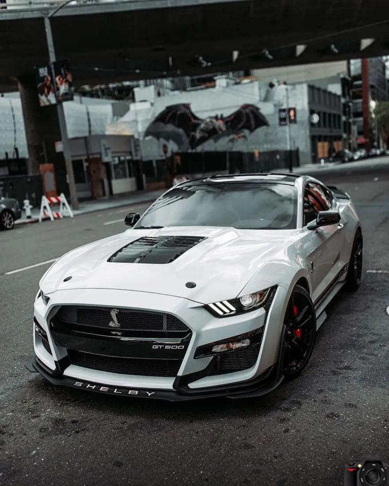 福特Mustang：传奇跑车的激情与辉煌