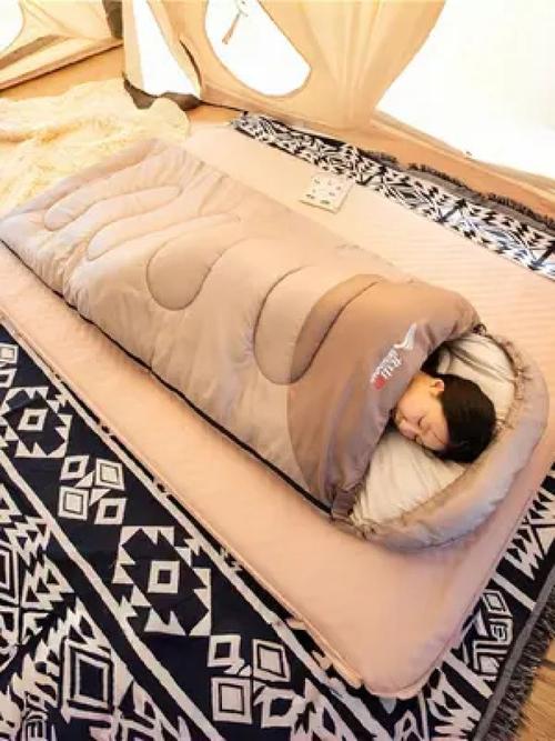 睡袋内胆：温暖睡眠的贴心伴侣