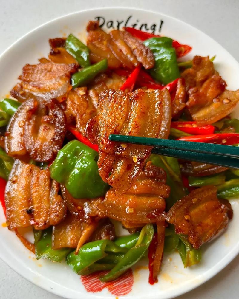 舌尖上的回锅肉：岁月沉淀的家常美味