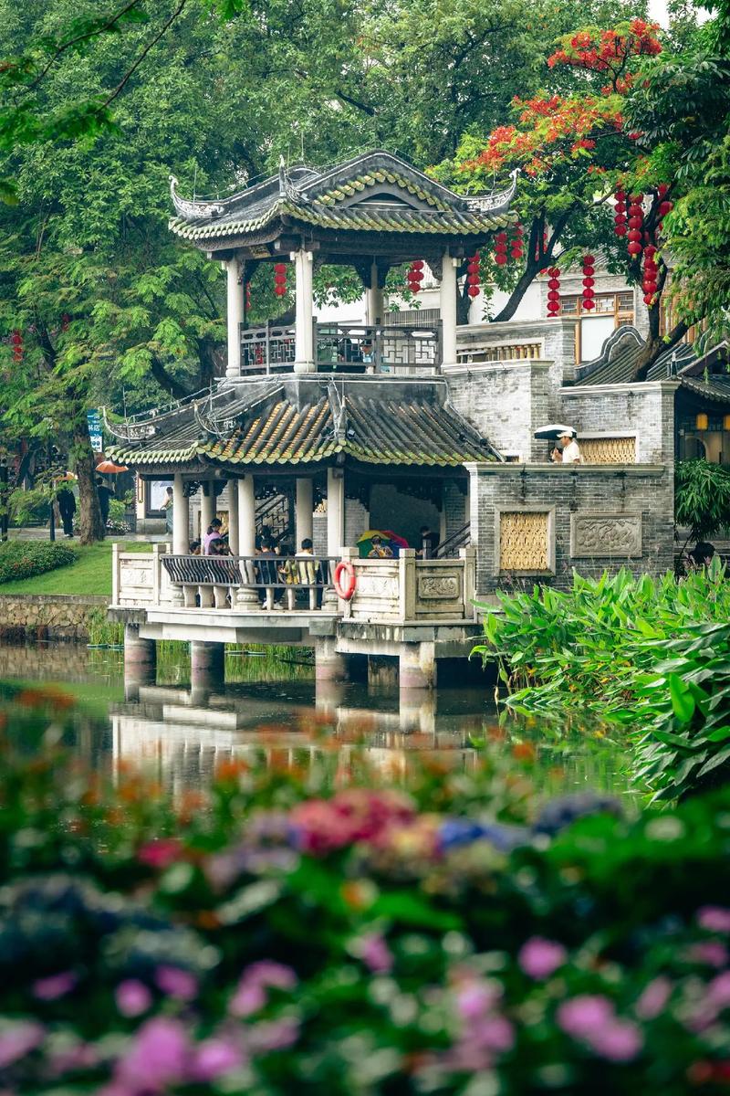 探秘广州荔湾湖公园：岭南园林的璀璨明珠与文化传承