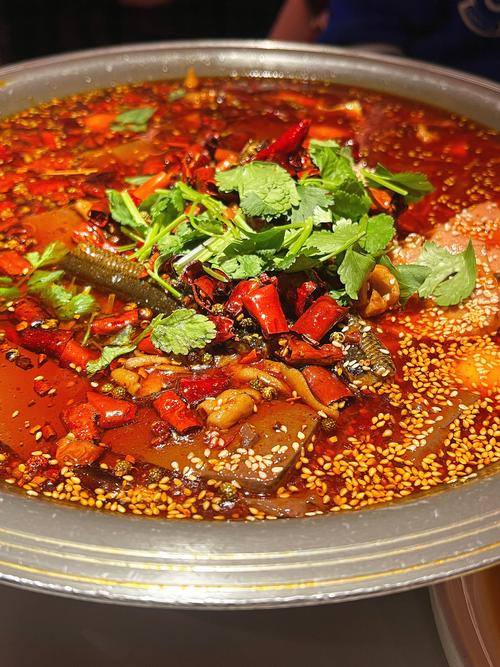 毛血旺：麻辣鲜香的川味传奇