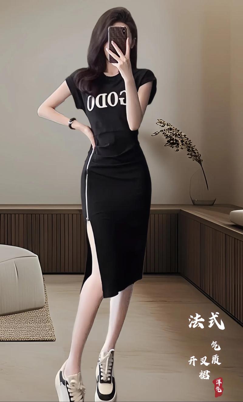 后开叉裙：时尚穿搭的优雅与魅力