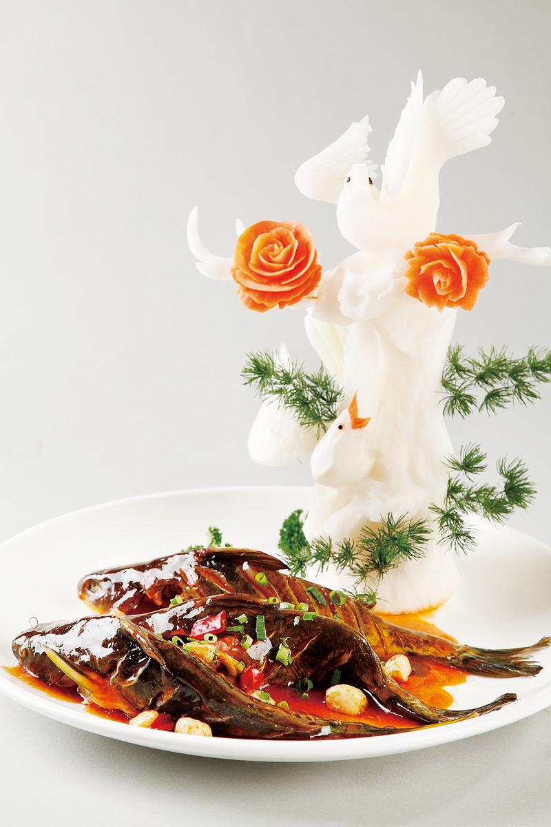 详细阅读:徽菜传统菜品:品味千年徽味,领略饮食文化的深厚底蕴 徽菜传统菜品:品味千年徽味,领略饮食文化的深厚底蕴