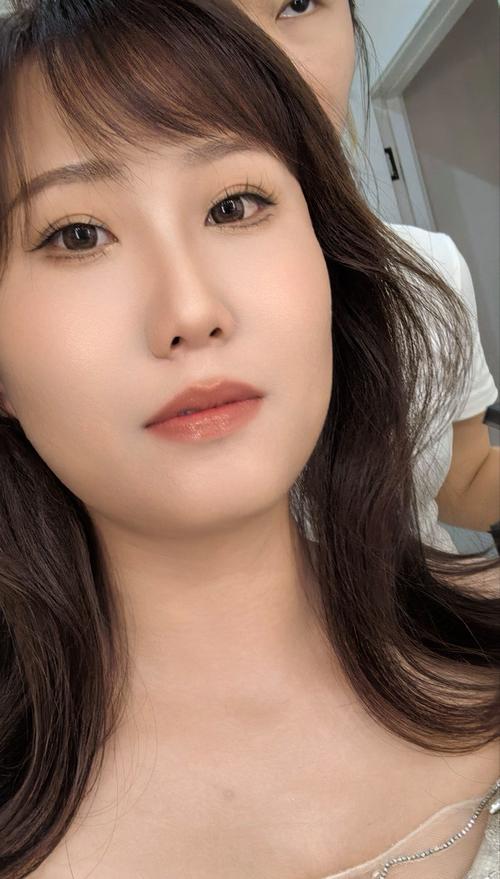 美妆自然感：打造清新自然的妆容魅力