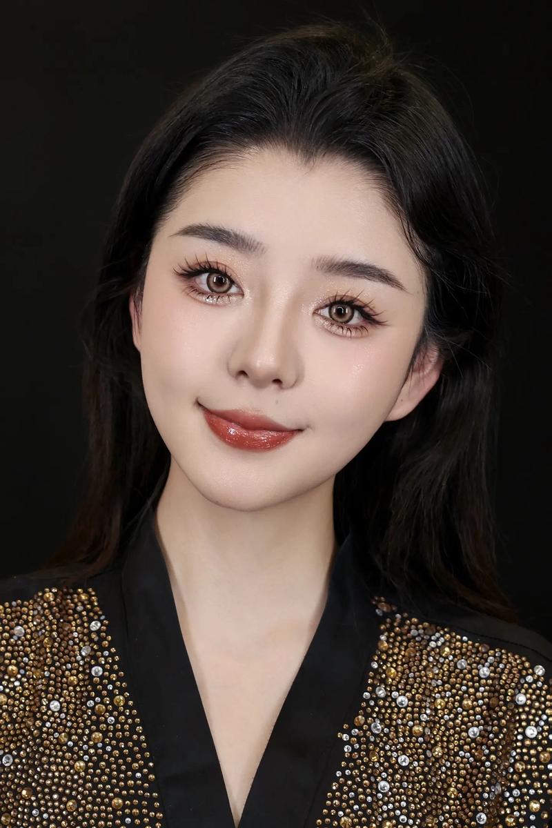 美妆光泽感：点亮肌肤的闪耀密码
