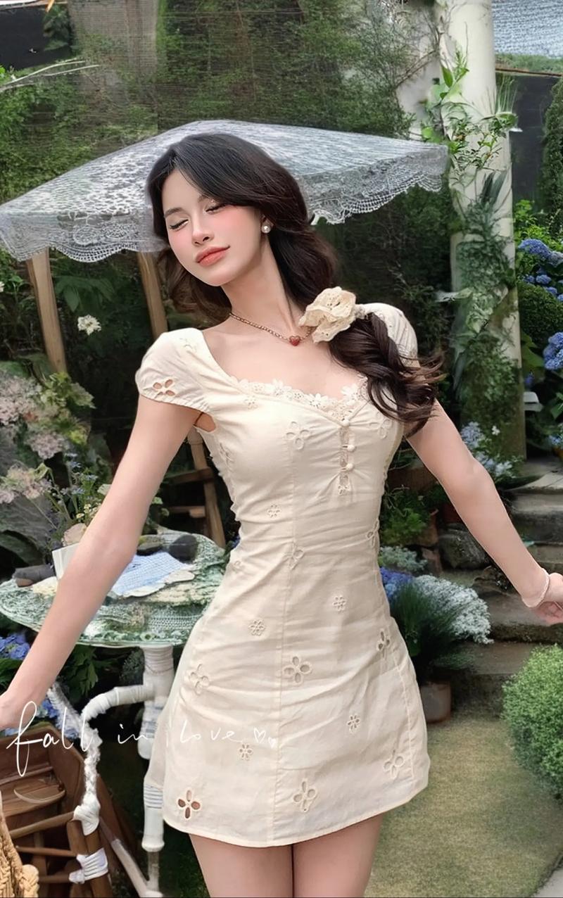 蕾丝花边：时尚穿搭中的浪漫密码