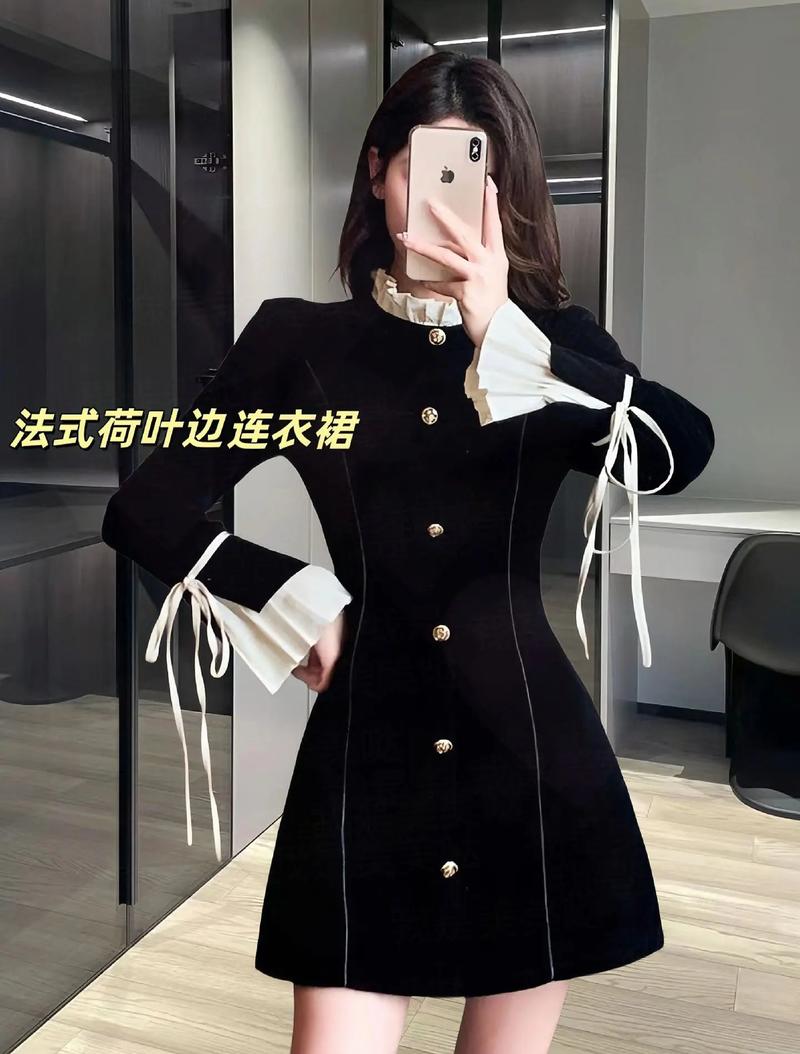 袖口荷叶边：时尚穿搭的灵动之韵