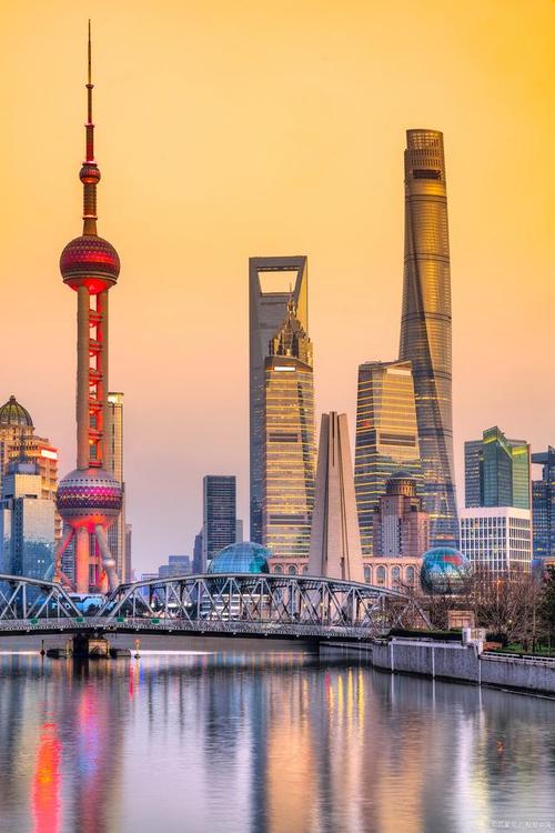 东方明珠：上海的地标，华夏的瑰宝