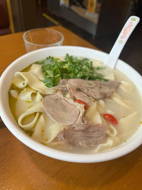 品味烩面：传统美食的独特魅力