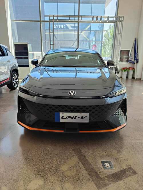 长安UNI-V：运动与科技的完美融合