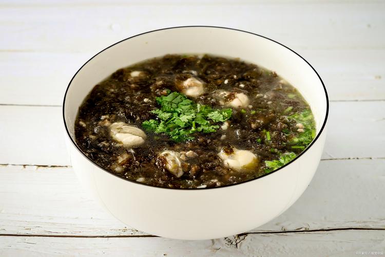 紫菜汤：海洋馈赠的味蕾盛宴