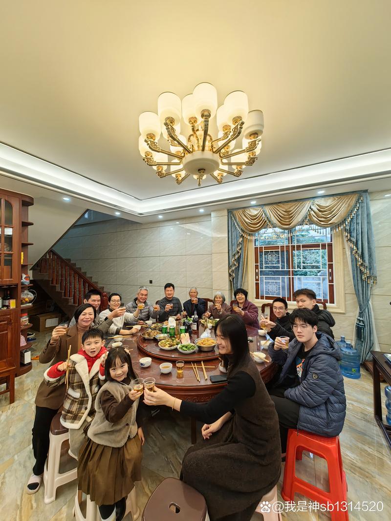 餐桌：家庭情感与文化的交融之地