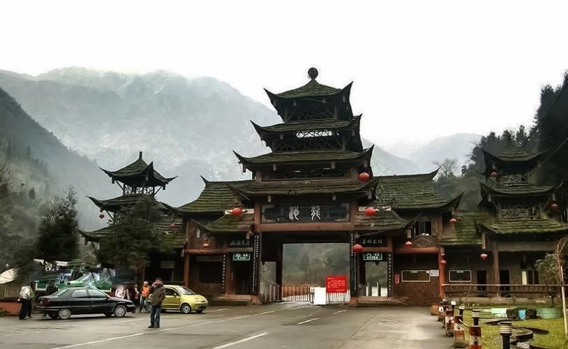 以下是一篇关于龙池国家森林公园的详细介绍：