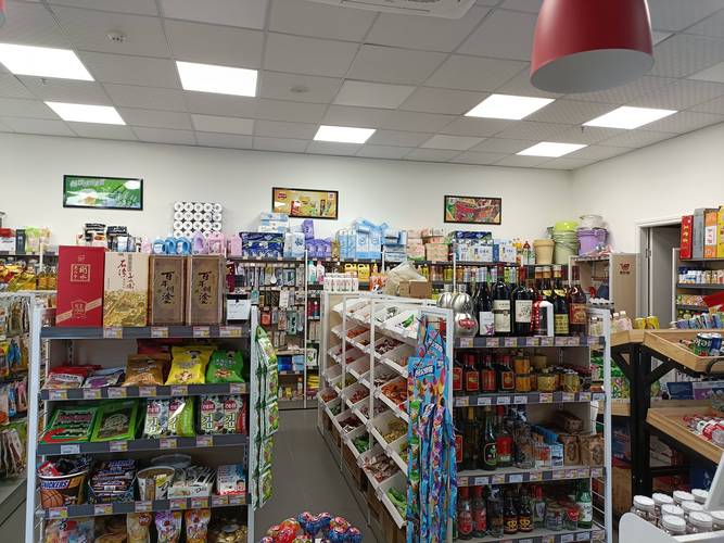 便利店：城市生活的温馨角落