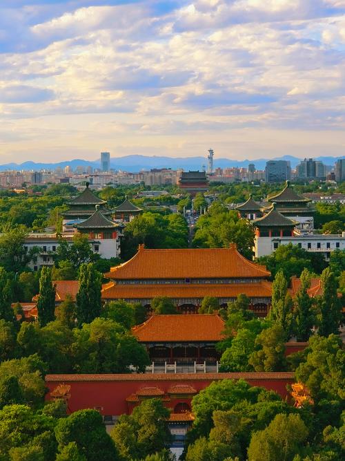 景山公园：北京中轴线上的璀璨明珠