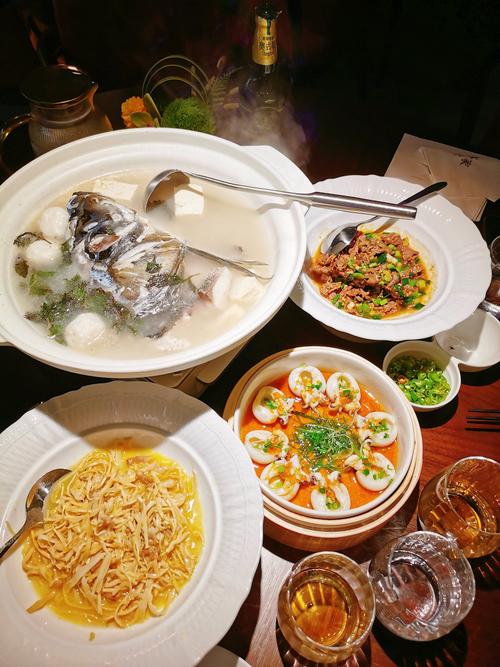 中式午餐：品味舌尖上的东方盛宴