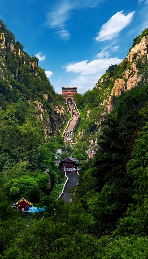 登顶泰山，畅享绝美风光