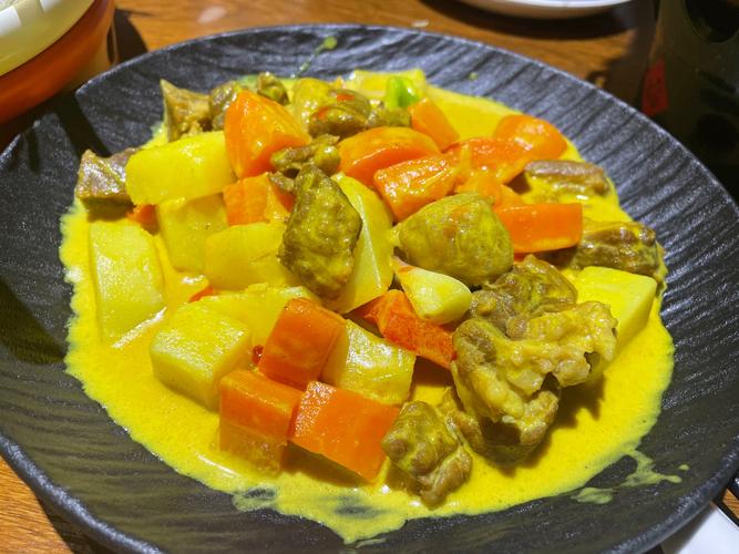探秘咖喱鸡：从历史到现代的美食之旅