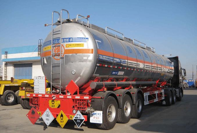 汽车危化品运输车：安全与责任并重的特种运输工具