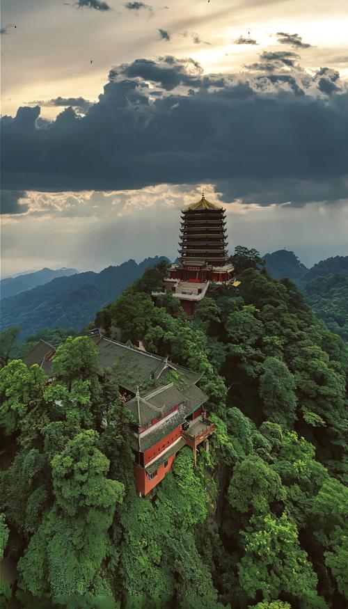 青城山：道教名山与自然风光的完美融合